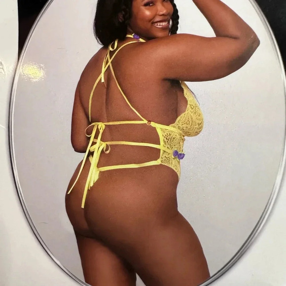 Fashion Nova lace and floral lingerie - OS - Queen - Picture 7 of 7